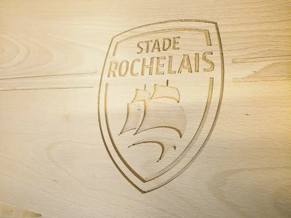 babyfoot sulpie gravure sur bois logo entreprise