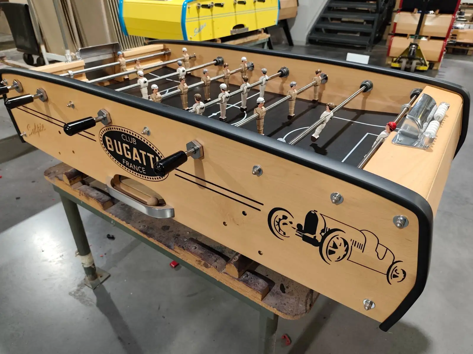 Baby-foot Bugatti Club France x Sulpie présenté au salon Rétromobile 2026