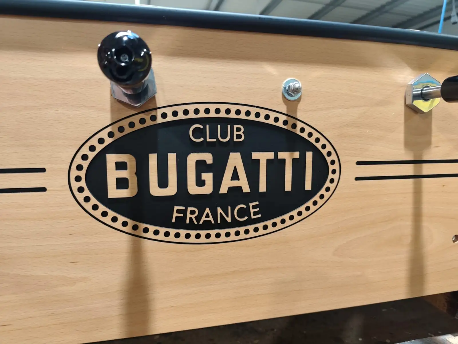 Baby-foot Bugatti Club France x Sulpie - gravure sur bois