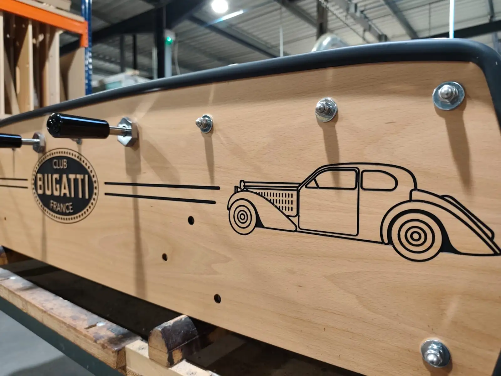 Baby-foot Bugatti Club France x Sulpie - joueurs pilotes peints main