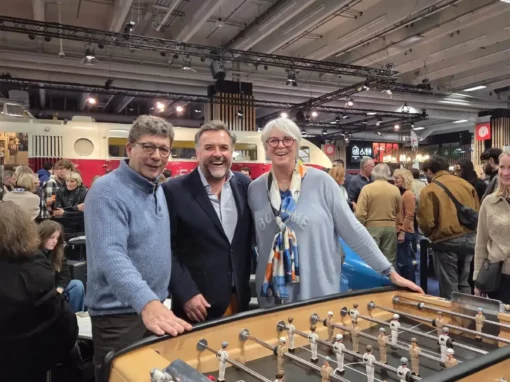 baby-foot Bugatti club France x Sulpie - stand salon Rétromobile 2026